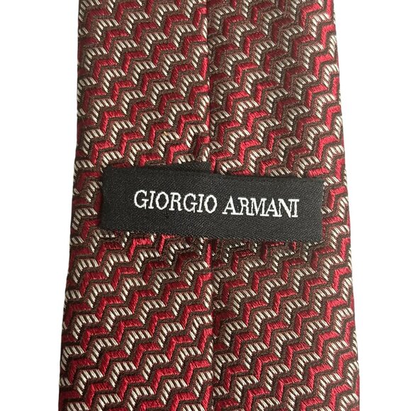 Giorgio Armani Red & Beige Chevron Pattern 100% Silk Tie Made In Italy - Picture 2 of 6